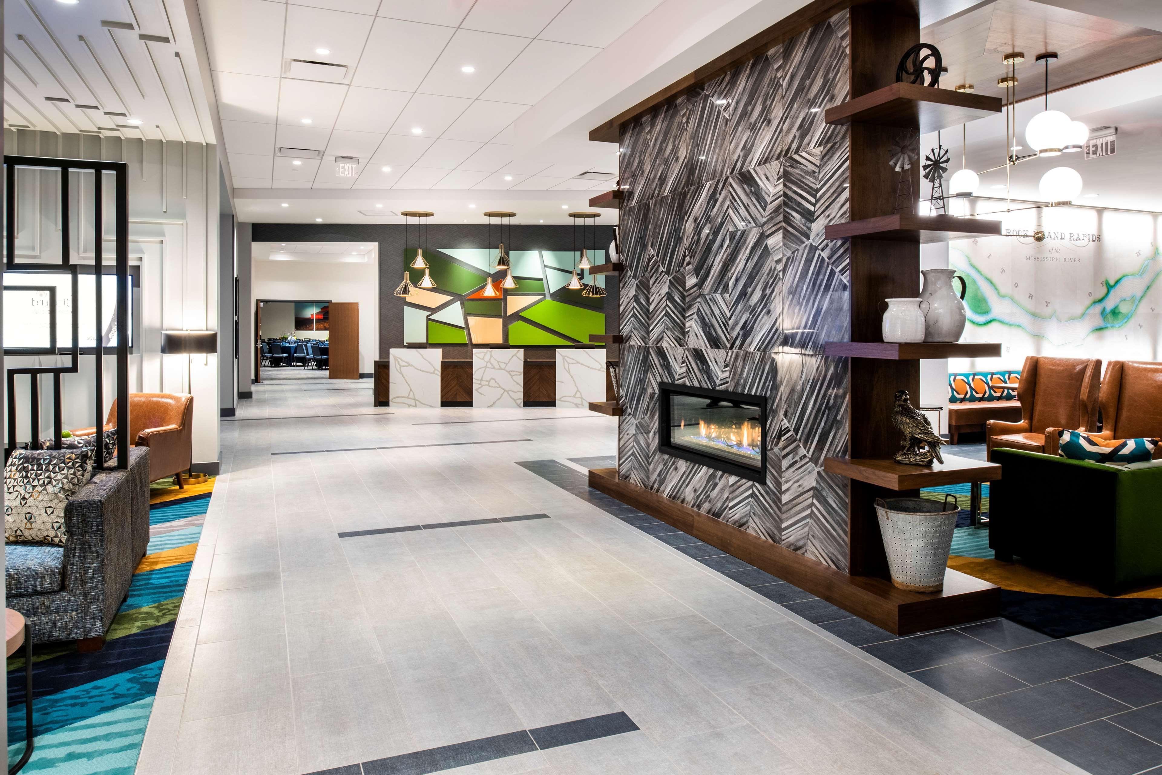 Hyatt Place East Moline/Quad Cities エクステリア 写真