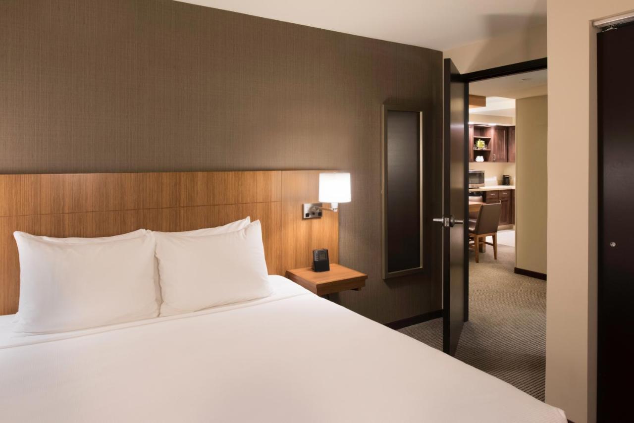 Hyatt Place East Moline/Quad Cities エクステリア 写真
